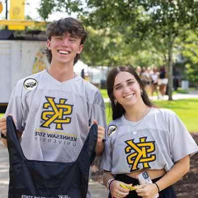 ksu students posing with 正规博彩十大网站排名 intramural team Jerseys