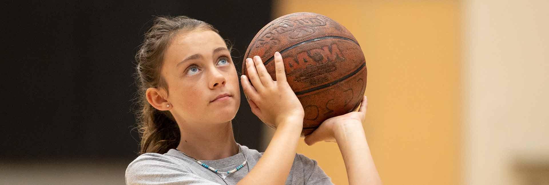 ksu student shooting basketball in gym